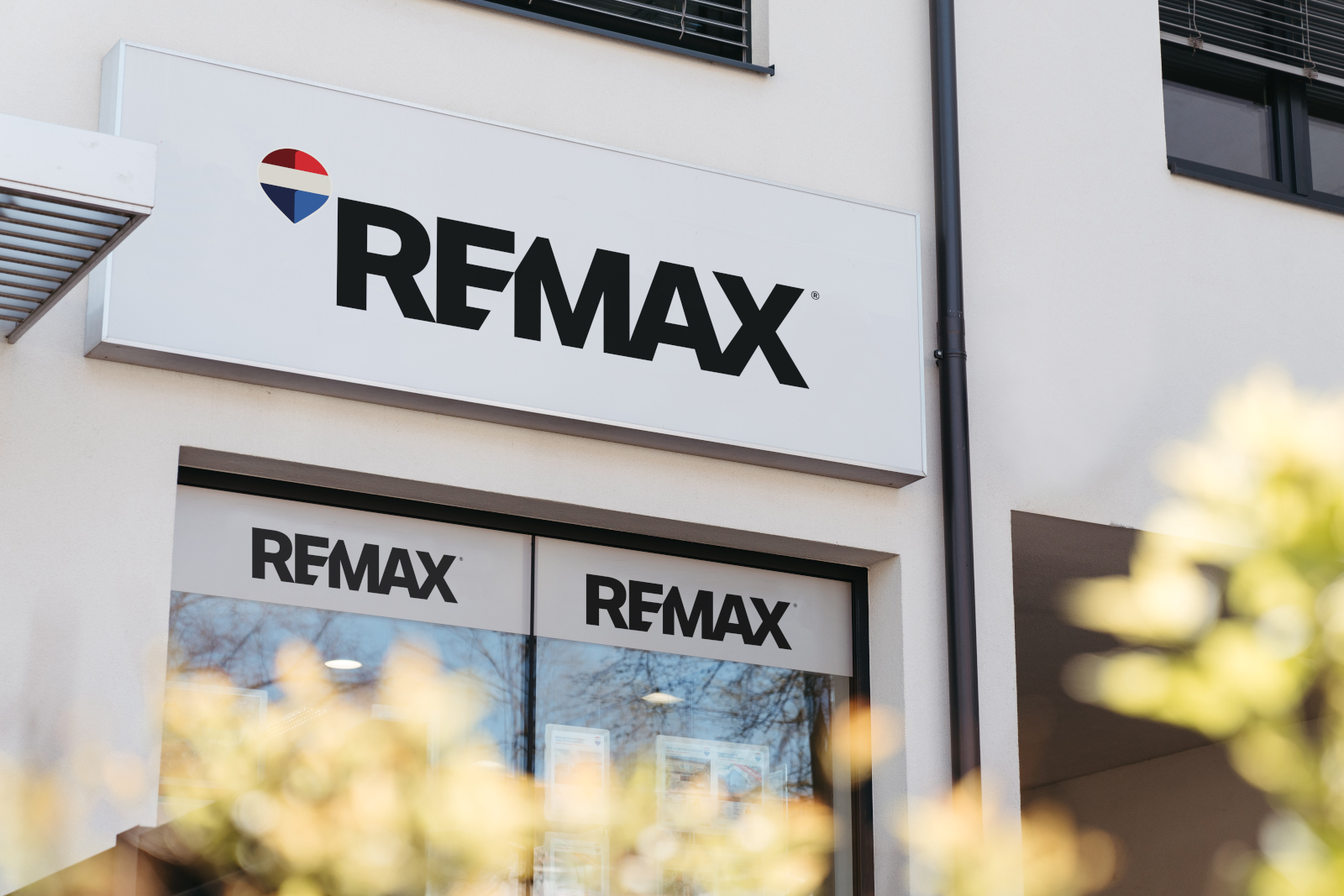 RE/MAX ALMA II